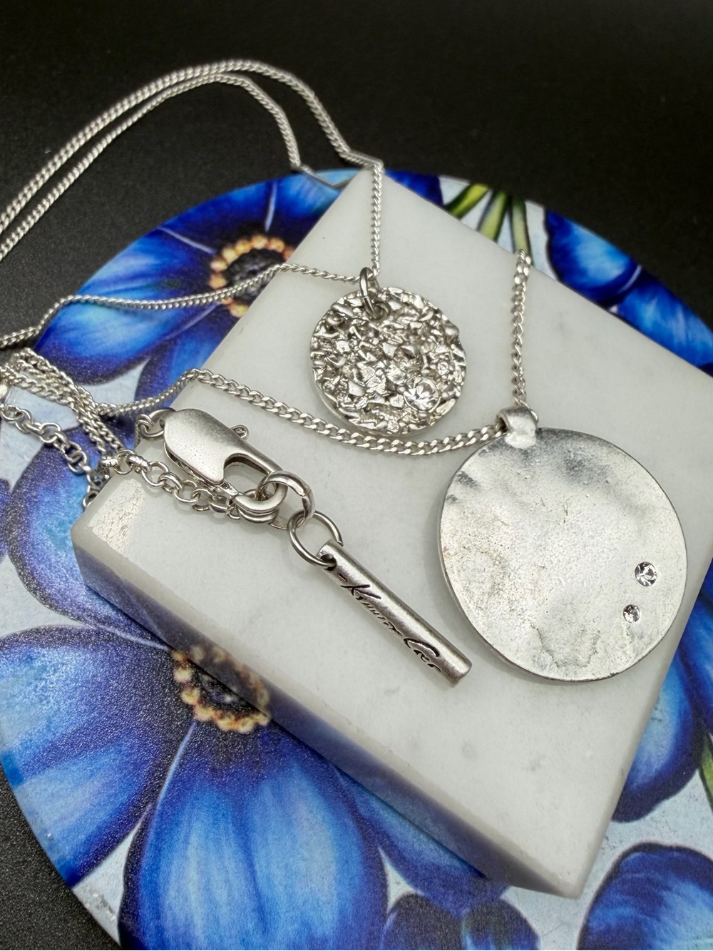 Kenneth Cole silver tone double strand layered disc pendant necklace #581